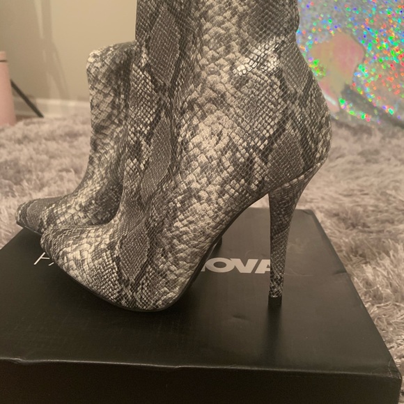 Fashion Nova Boots - Picture 6 of 8